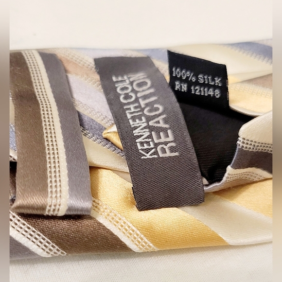 Kenneth Cole Men's 100% Silk Tie Striped Pattern Designer Reaction Tie - Picture 4 of 4